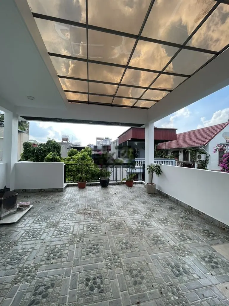 Bán Nhà tái định cư Ngọc Thụy 80m2 x 4,5 tầng,thang máy