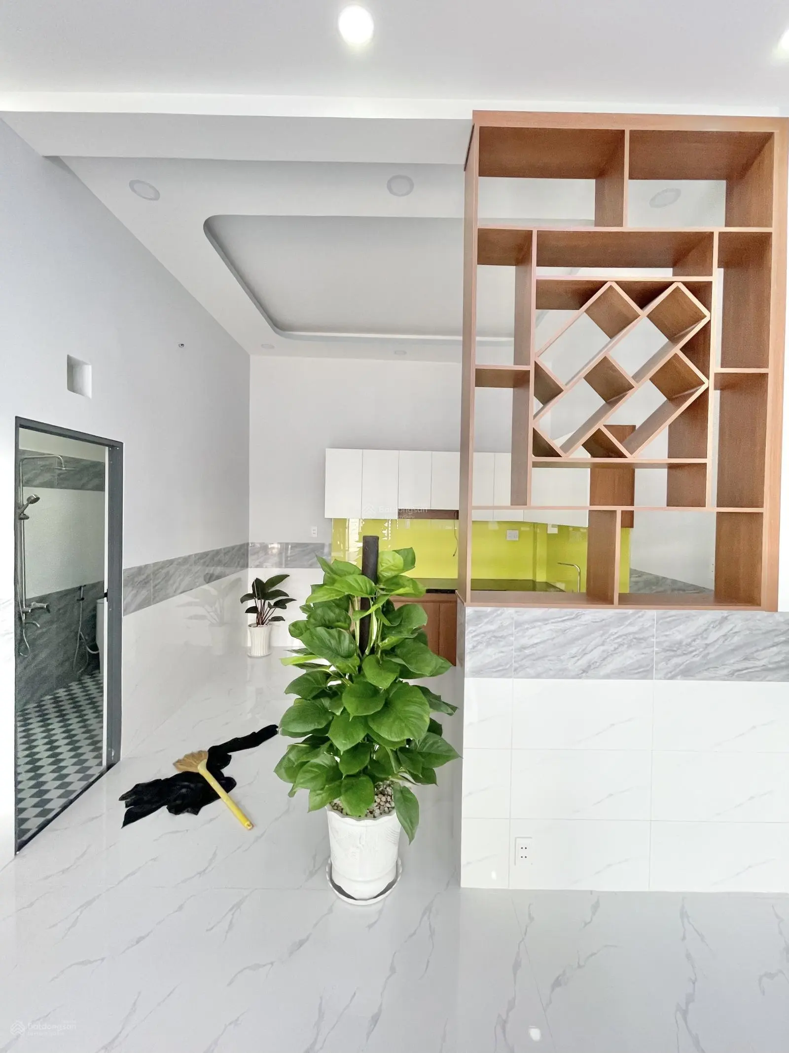 Cần bán nhà mới hoàn thiện ngang 5M ngay đường nguyễn đức thiệu phường dĩ an vào 1 sẹc tới nhà