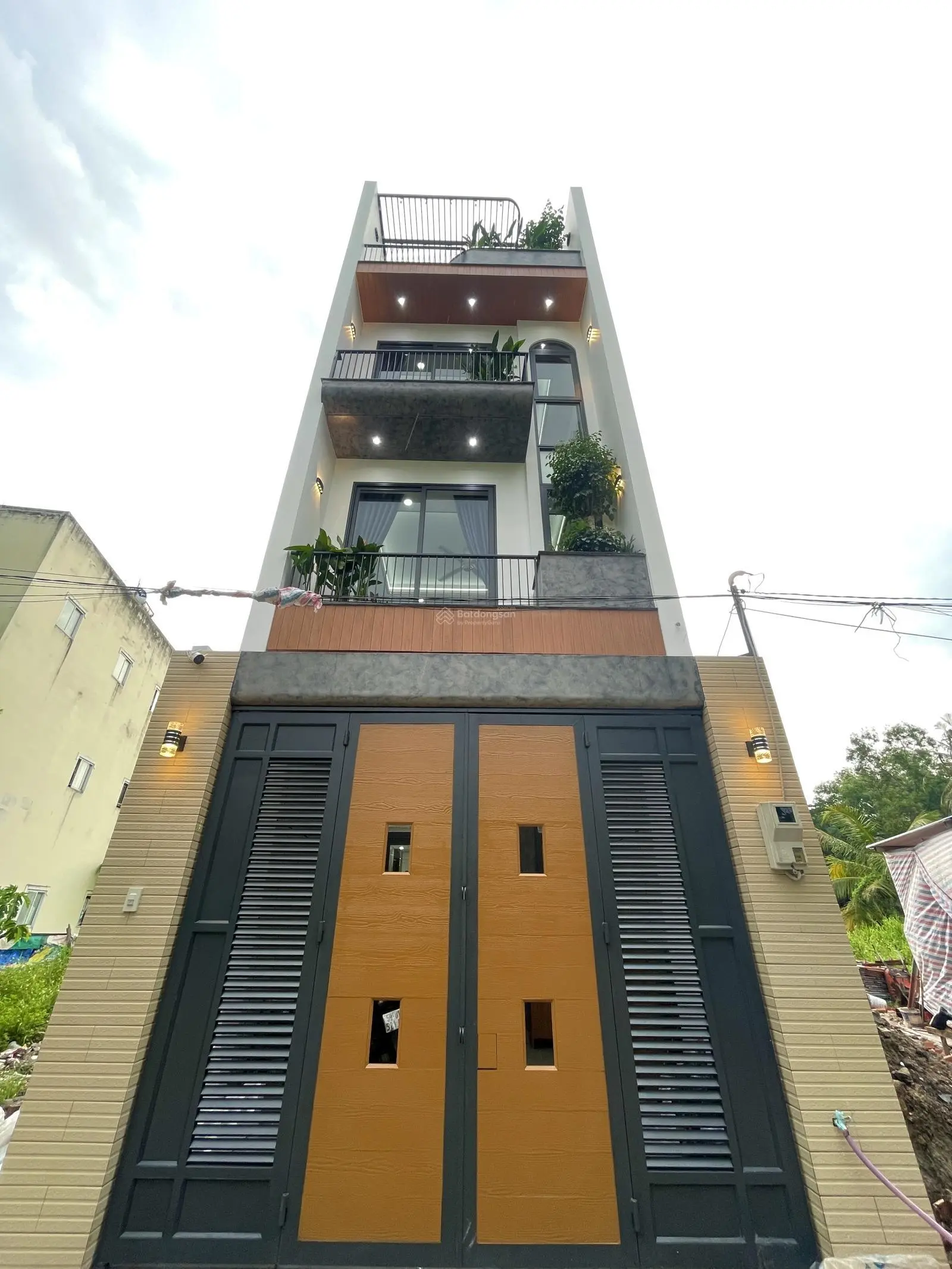 Hot: nhà mới 4 tầng full nội thất cao cấp, ô tô ngủ trong nhà ngay đường linh đông - gần vành đai 2