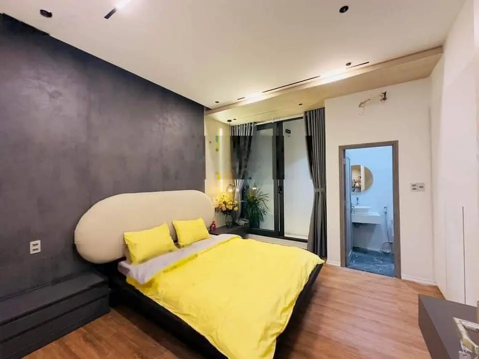 Nhà 3 tầng full nội thất mới 100% cách biển 100m