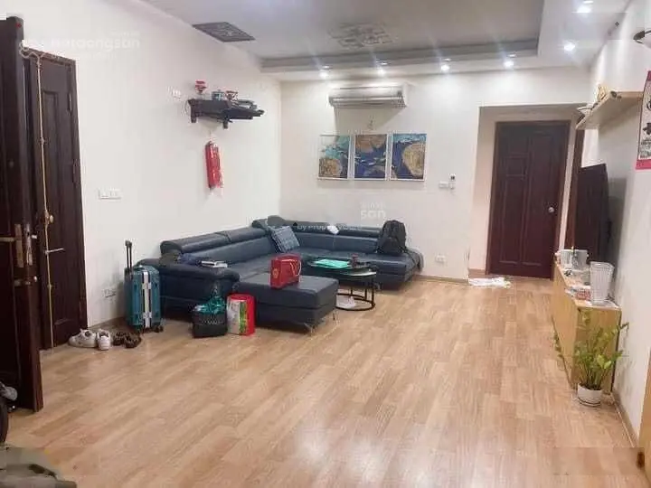 Bán căn hộ siêu hiếm tại phố Thái Hà. DT 108m2 thiết kế 3 ngủ, 2WC tầng cao view thoáng. Giá 6.8 tỷ