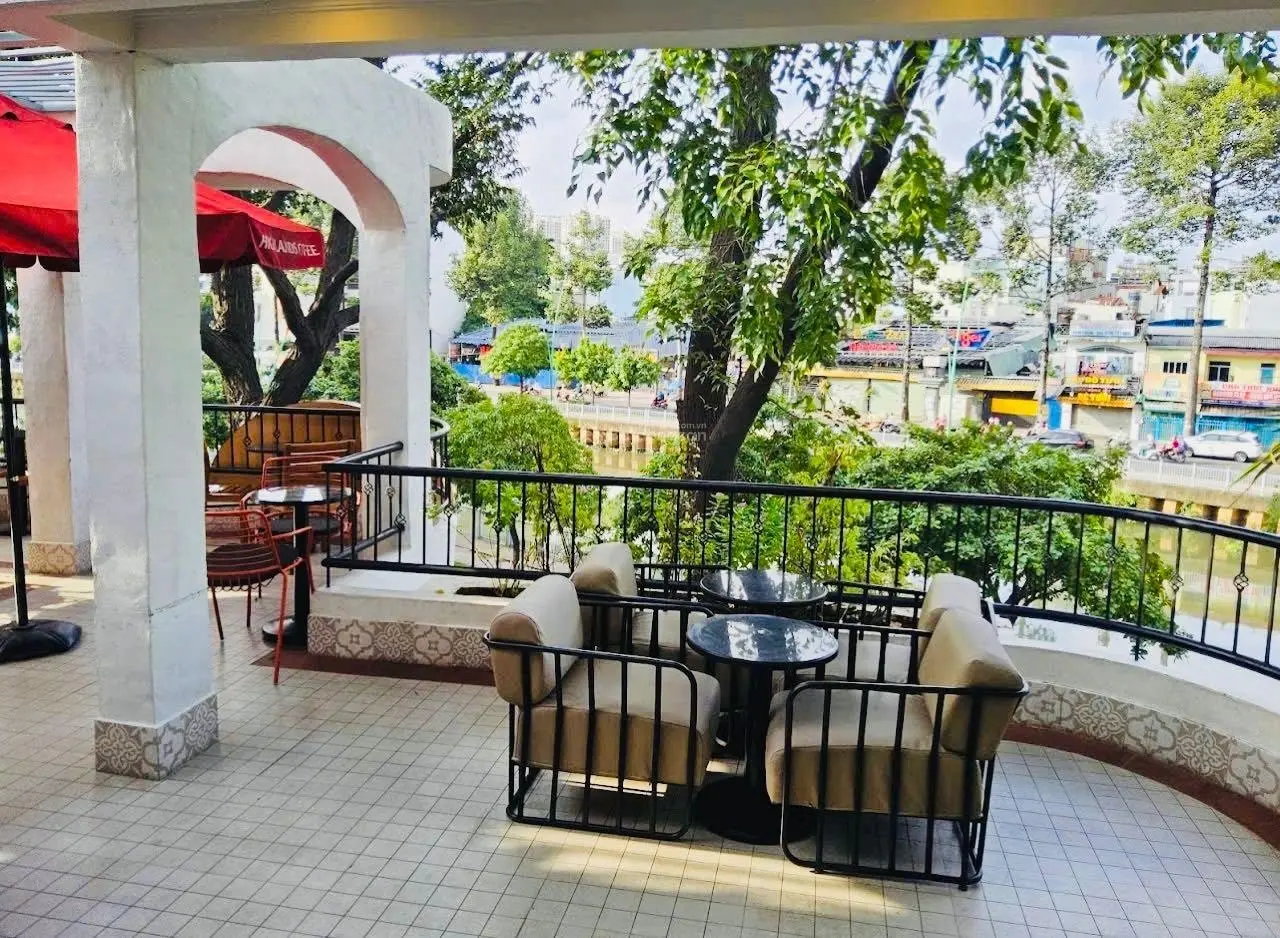 Bán góc 3 mặt tiền quán Highlands Coffee 964 Trường Sa, Phường 13, Quận 3