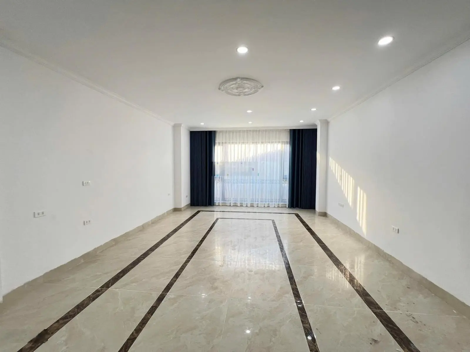 Bán nhà 8 tầng 18 Nguyễn Cơ Thạch 106m2 MT 6m, 2 mặt đường 3 ô tô tránh khu vip ở & kinh doanh