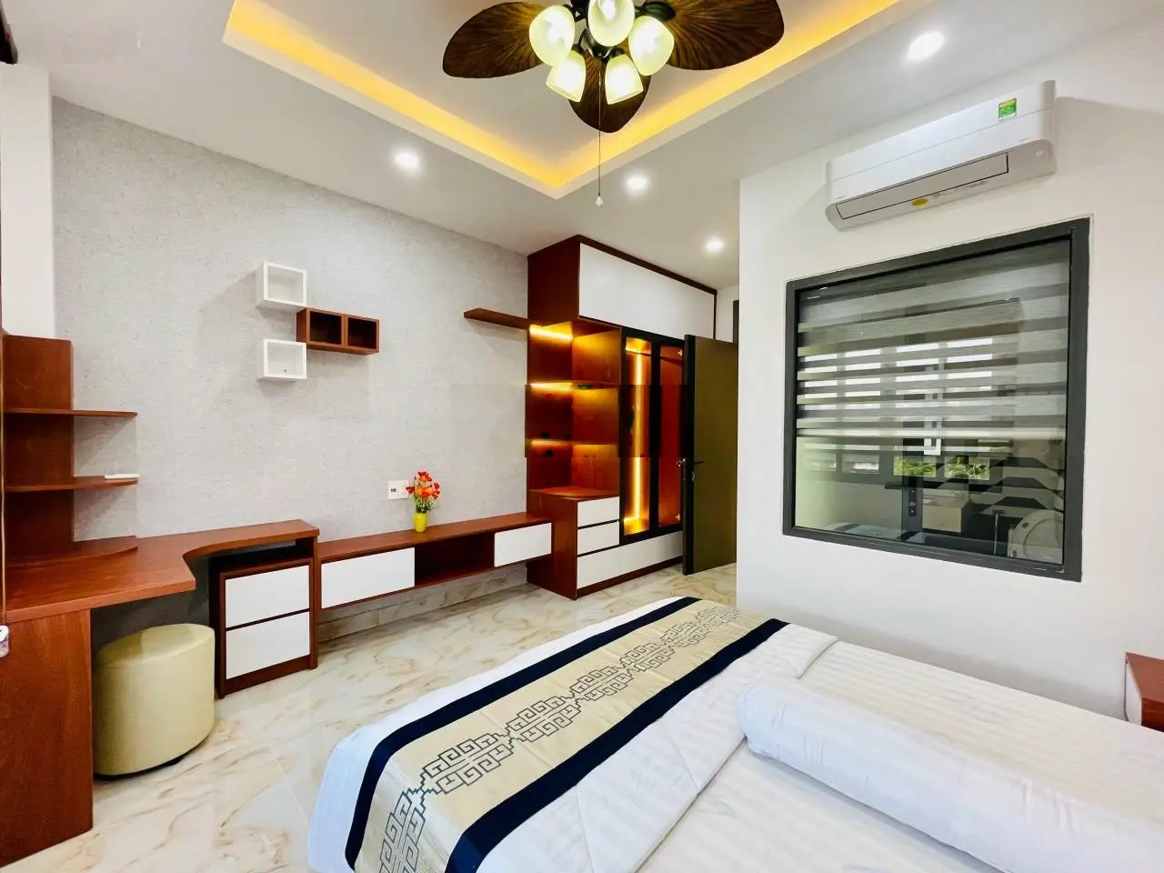 Siêu phẩm HXH CX Chu Văn An DT: 4.2x18m KC: 4 lầu giá: 11 tỷ TL HDT: 45tr/tháng