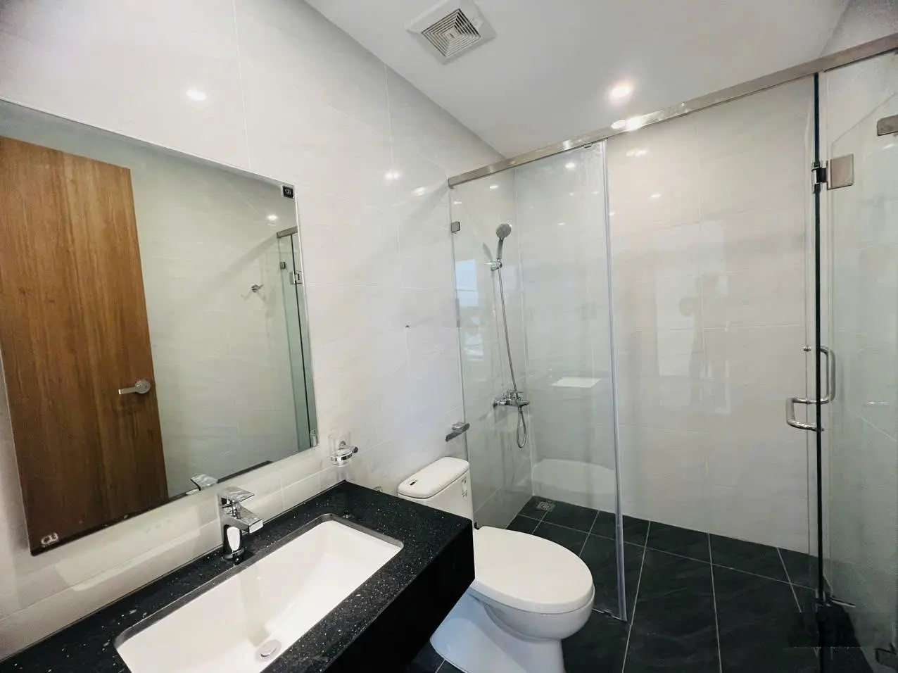 Bán gấp hàng vip 3PN tầng cao, view mặt tiền dự án, trả trước 900 triệu nhận nhà, sổ hồng lâu dài