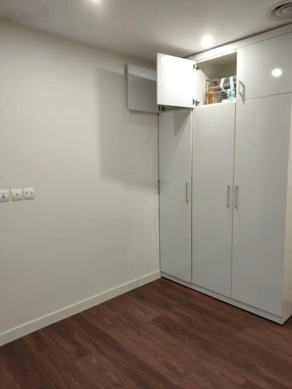 Chính chủ bán căn hộ Gold Tower, DT 141m2, nội thất cơ bản, giá 9 tỷ
