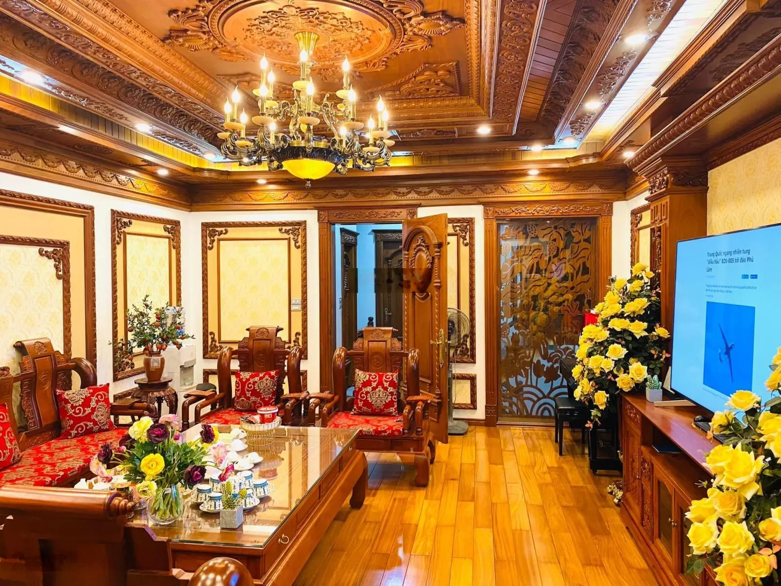 Bán nhà Trần Quý Kiên - Trần Đăng Ninh, Cầu Giấy 76m2, 45 chỗ cửa, mặt tiền 8m nhỉnh 20 tỷ