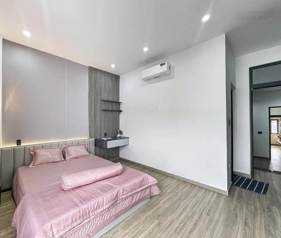 Nhà diện tích lớn 82m2 Lê Thánh Tôn- Bến Nghé-Quận 1 gần Thái Văn Lung đang cho thuê 42 triệu