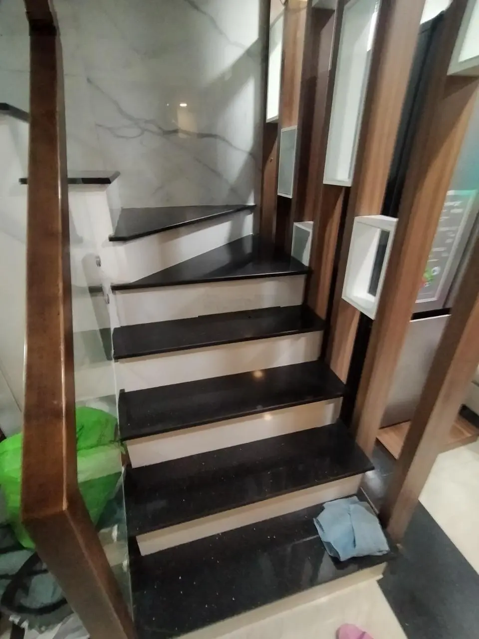 Chỉ 6,9 tỷ - chủ định cư cần bán gấp nhà 4 tầng CMT8 Phường 5 Tân Bình 5PN 4WC đường 4m giáp Q10, 3