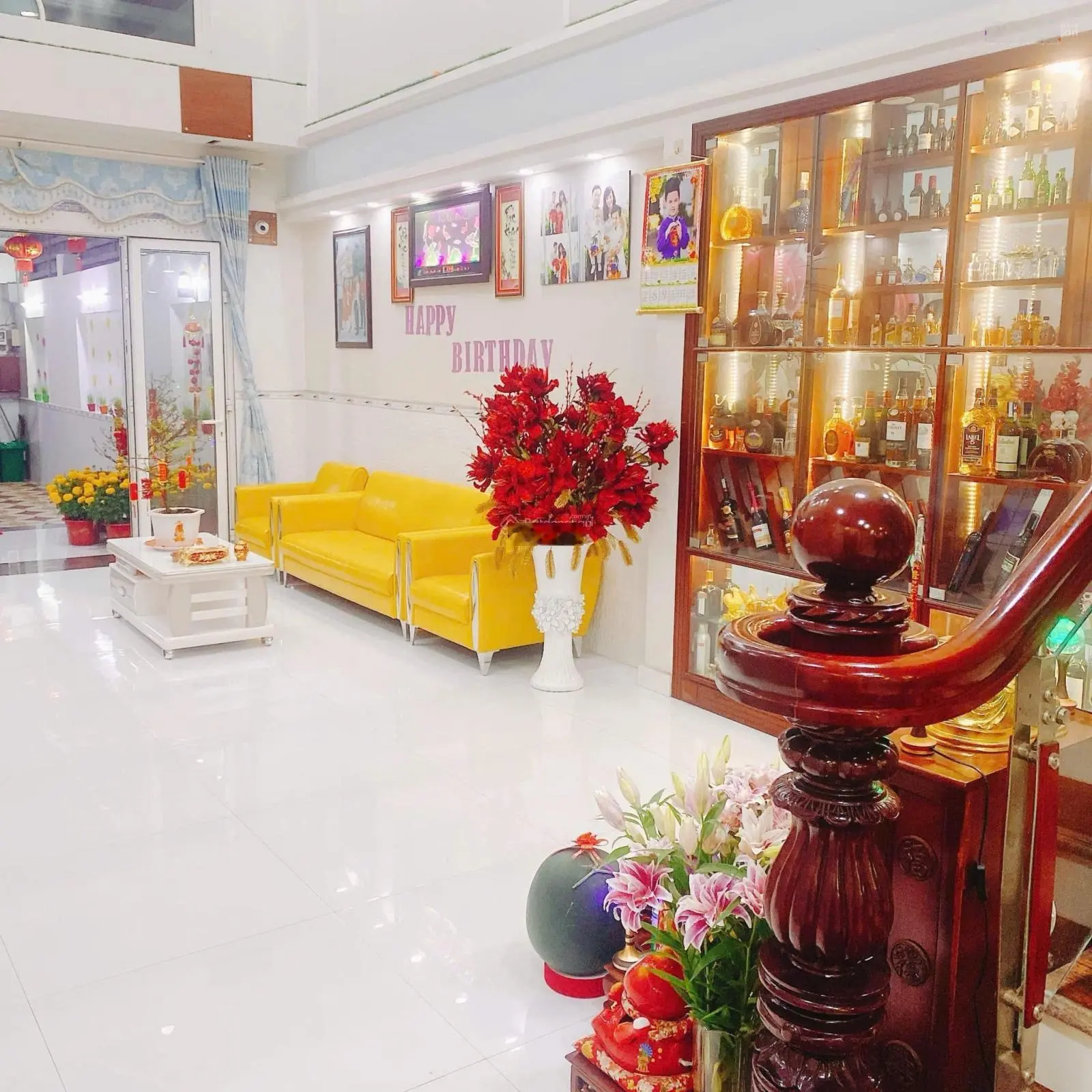 Bán nhà 4 tầng mới tinh , mặt tiền Bà Triệu gần BV Hóc Môn. 140m2 . Gần Aeon , gần chợ , 12,5 tỷ tl