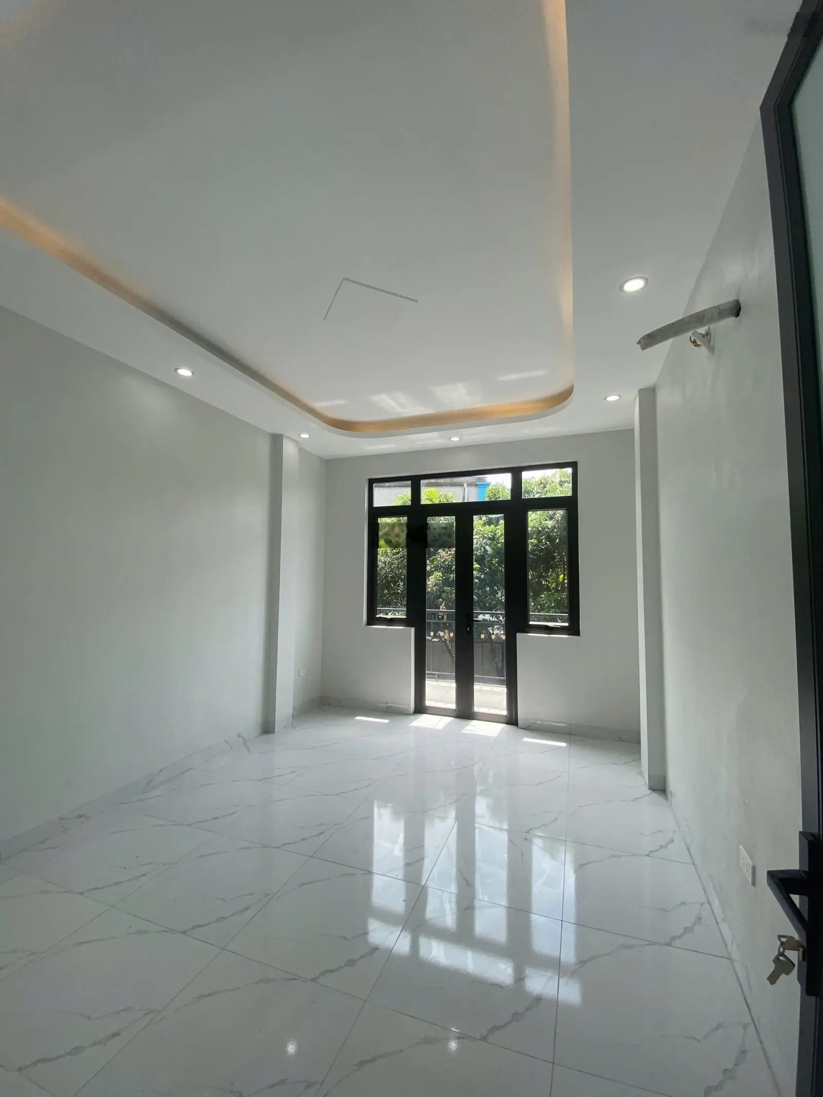 Rất hiếm. Nhà mới Yên Sở, Hoài Đức, ô tô cách 1 nhà, 20m ra đường Yên Sở. DT 40m2x4T. Giá 3.2 tỷ