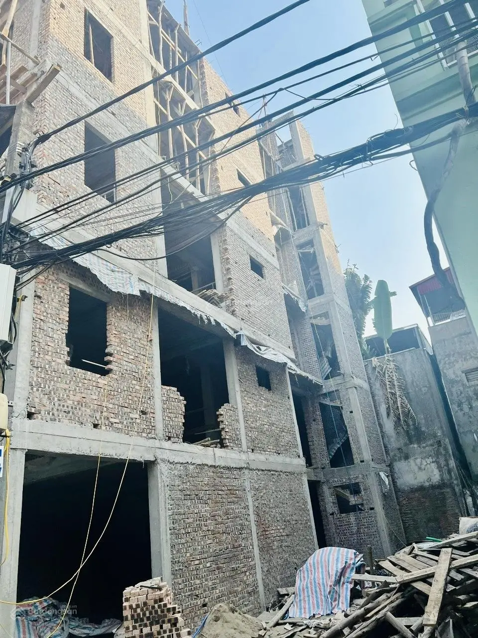Chính chủ cần bán nhà 50m2 xây 5 tầng 1 tum ô tô vào nhà, nhà xây mới hoàn toàn, giá bán chỉ 10.6tỷ