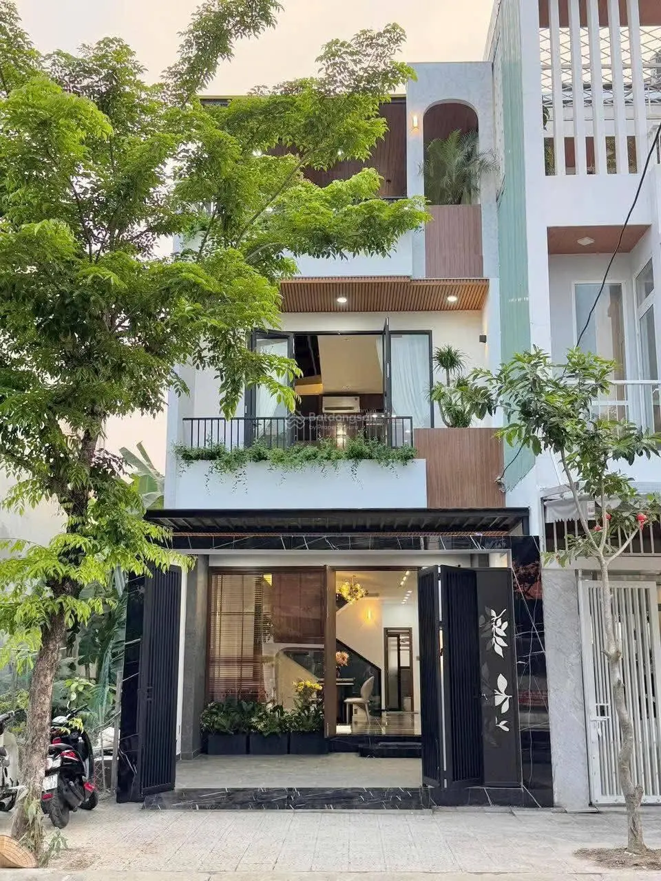 Siêu phẩm nhà 3 tầng full nội thất cao cấp kđt sinh thái hoà xuân đường 7.5m diệp minh châu