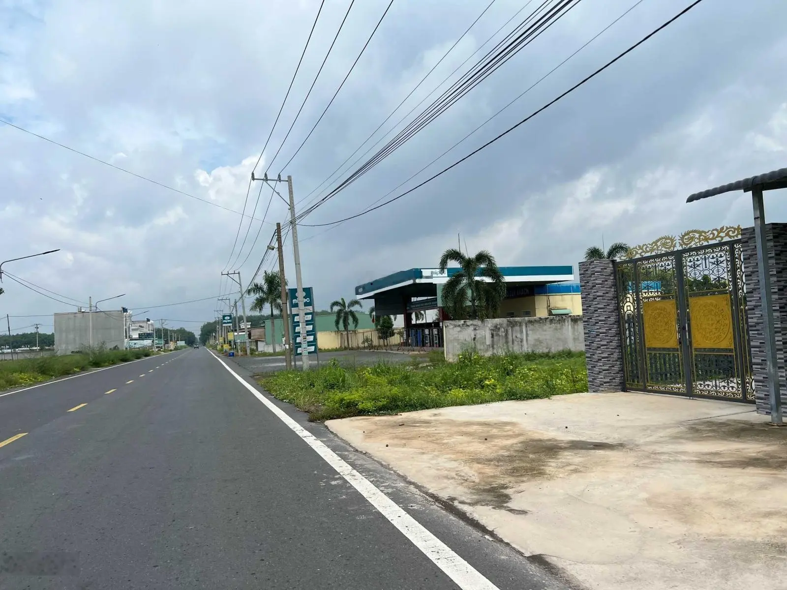 Cần bán lô đất mặt tiền đường nhựa, sổ sẵn, gần KCN Minh Hưng, Chơn Thành, Bình Phước