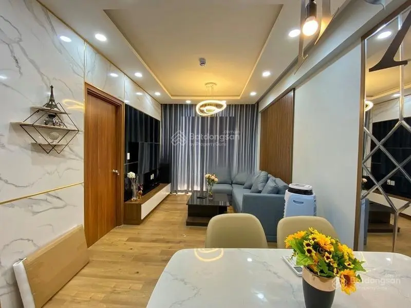 Kẹt vốn kinh doanh bán gấp căn hộ Sky Center gần sân bay 2 phòng ngủ