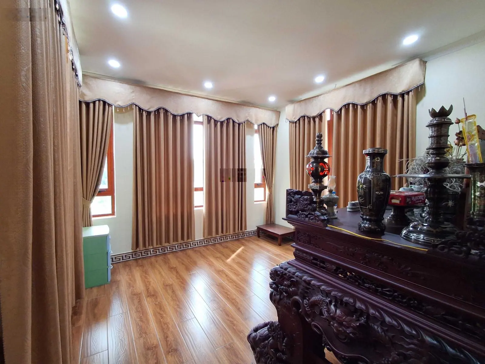 Cần bán nhanh biệt thự sân vườn tại Cổ Linh, Long Biên. Ô tô tránh, kinh doanh. DT 327m x10m. 42 tỷ