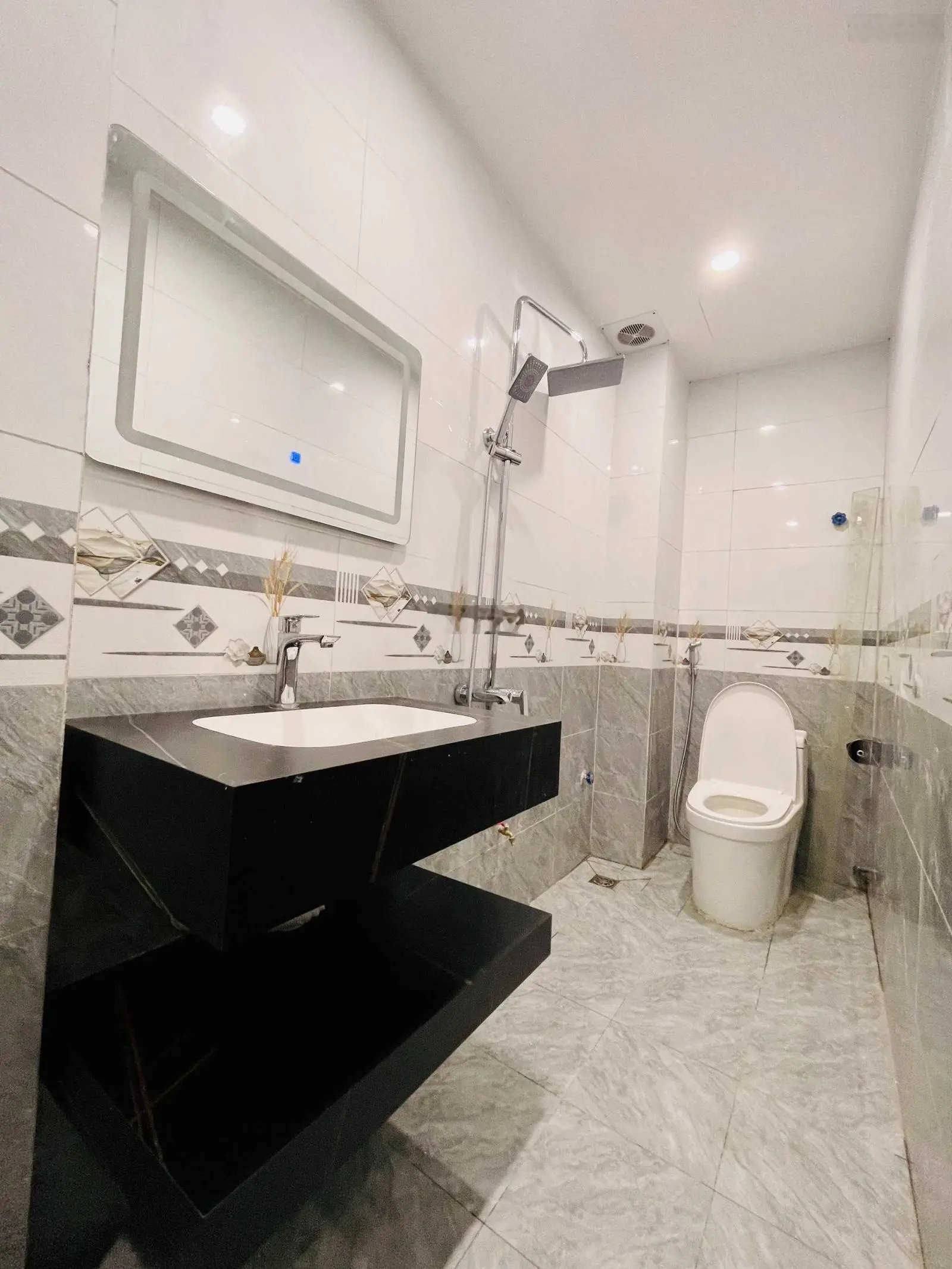Bán nhà đẹp phố Cảm Hội Quận HBT Hà Nội DT 40m2 4tầng MT 8m giá 8,5 tỷ nhà đẹp vị trí trung tâm