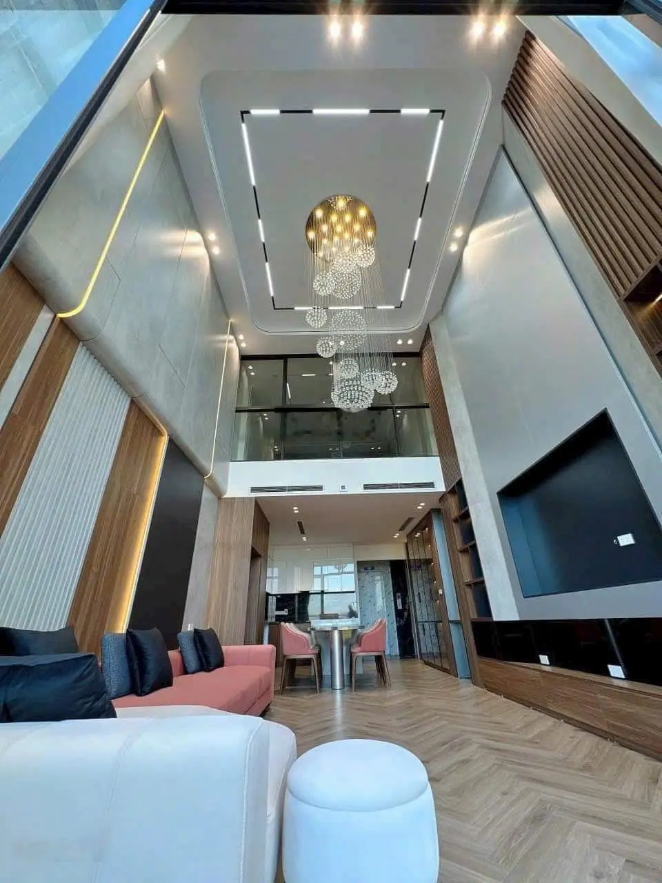Bán Nhà Phố Trạm Long Biên 56m2 x 7 tầng Thang Máy Gara ô tô ngõ thông ô tô tránh kinh doanh tốt
