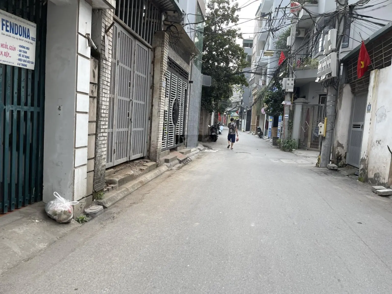 Bán gấp lô đất 100m2 tại mặt chính ngõ 29 Phố Trạm, hai mặt thoáng, khổ đất đẹp, kinh doanh được