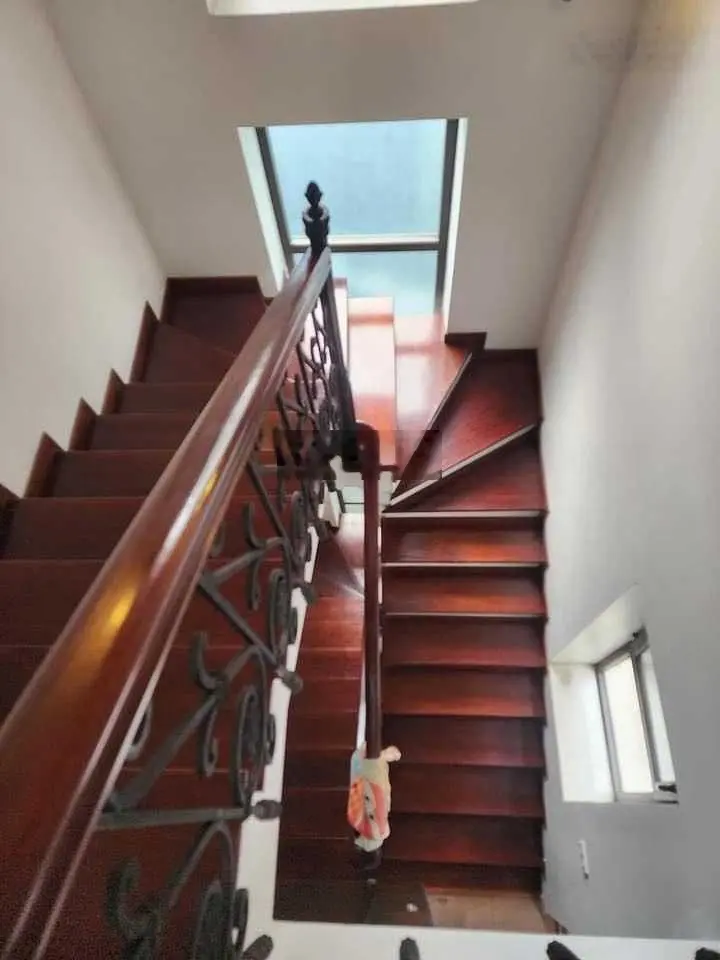 Chính chủ bán nhà 3 tầng, sổ 150m2, nội thất đẹp, có gaara ô tô, tại thôn 3 Vạn Phúc.