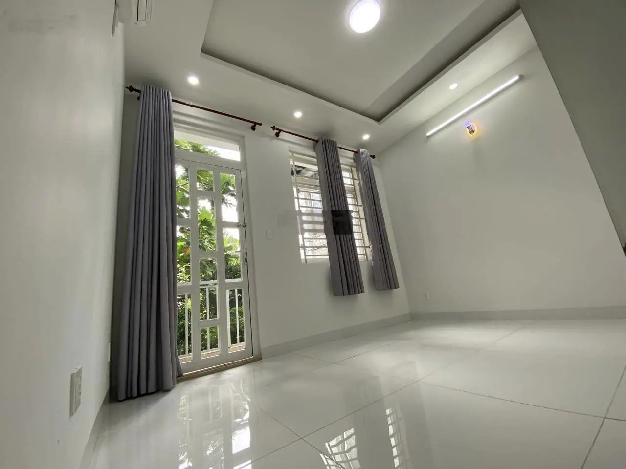 Đối diện Cityland Park Hills nhà HXH Phan Văn Trị (DT: 4x18m) - Cách MT đúng 30m giá 7,4 tỷ TL