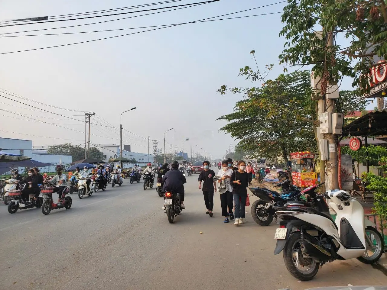 Ngã tư Đa Cấu Nam Sơn cần bán nhanh căn nhà 100m2, MT 5m giá chỉ 9 tỷ