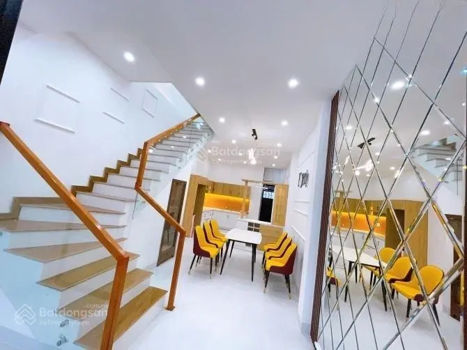 Bán nhà mặt tiền sau lưng chợ Bình Chánh, gần QL1A, DT 70m2, hẻm 5m, 1T2L SHR