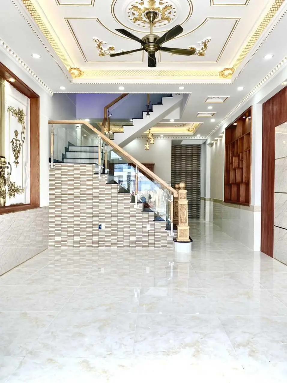 Nhà bán Dĩ An 2 lầu - sổ hồng riêng đã làm hoàn sân ô tô 7 chỗ