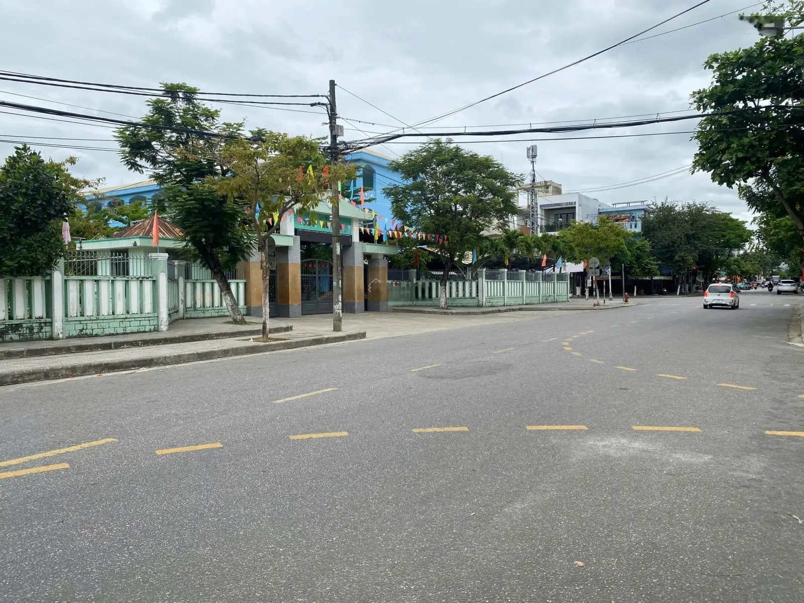 Chính chù cần bán nhà cấp 4 cũ Lương Định Của- đường 10,5m- đối diện trường.