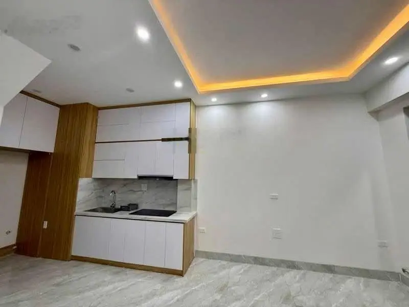 Hơn 5 tỷ, nhà 5 tầng Phố Bát Khối - Long Biên, ô tô đầu ngõ nhà, 70m ra mặt phố