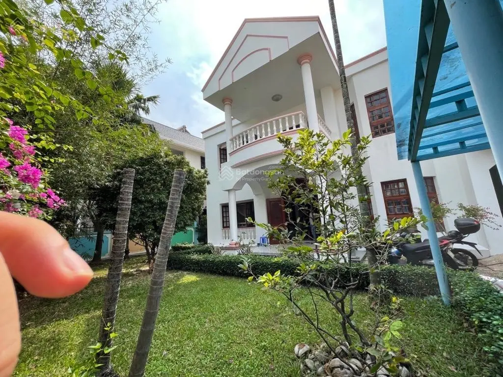 Biệt thự cao cấp lô góc, khu 18 căn độc lập, gần công viên cầu Sài Gòn, 26x21m, chỉ 105 tỷ