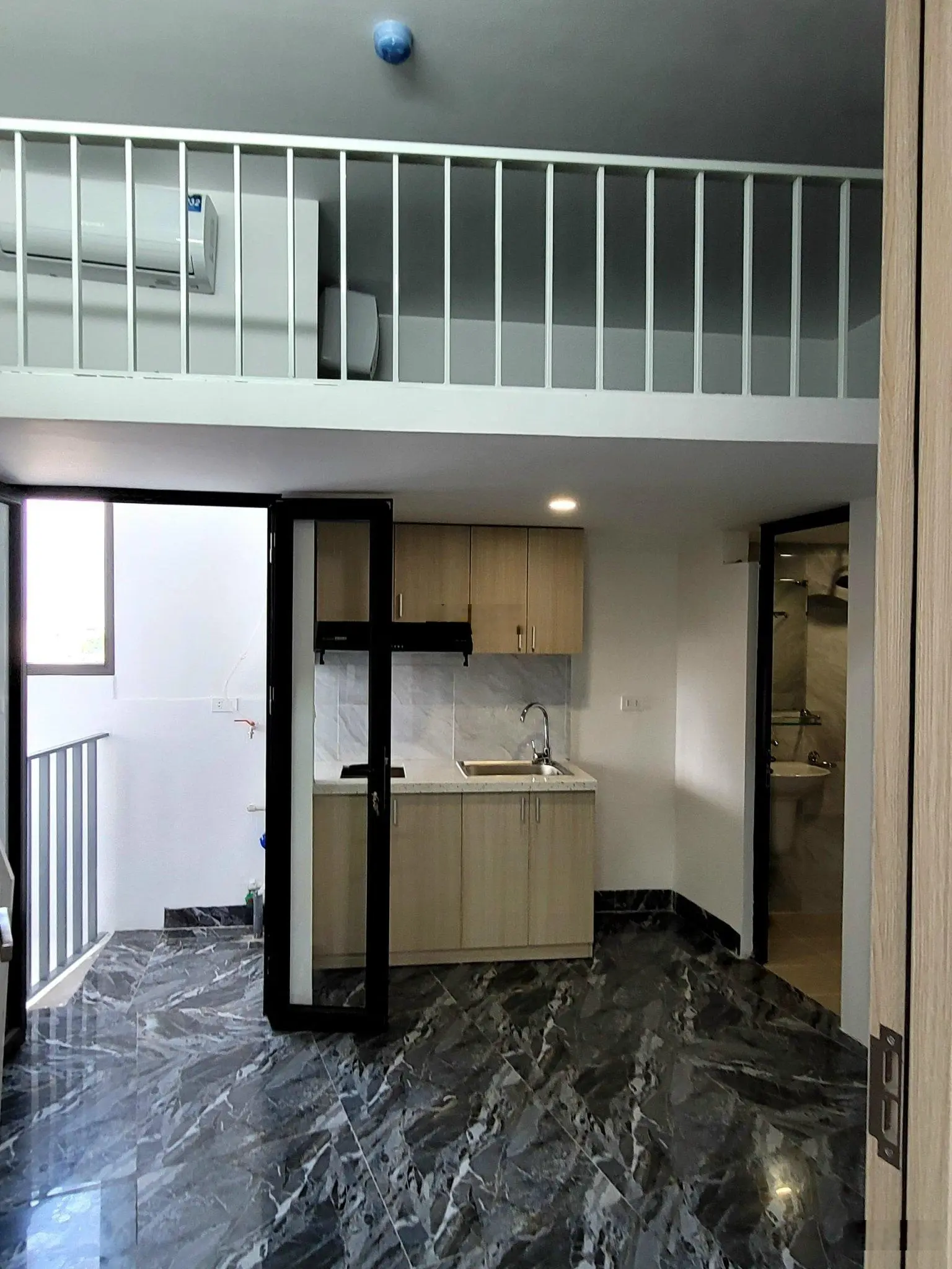 Bán toà nhà dòng tiền - Lạc Long Quân - 146m2*8T*MT 4m* giá 22tỷ nhỉnh - ngõ ôtô tránh - 20m ra phố