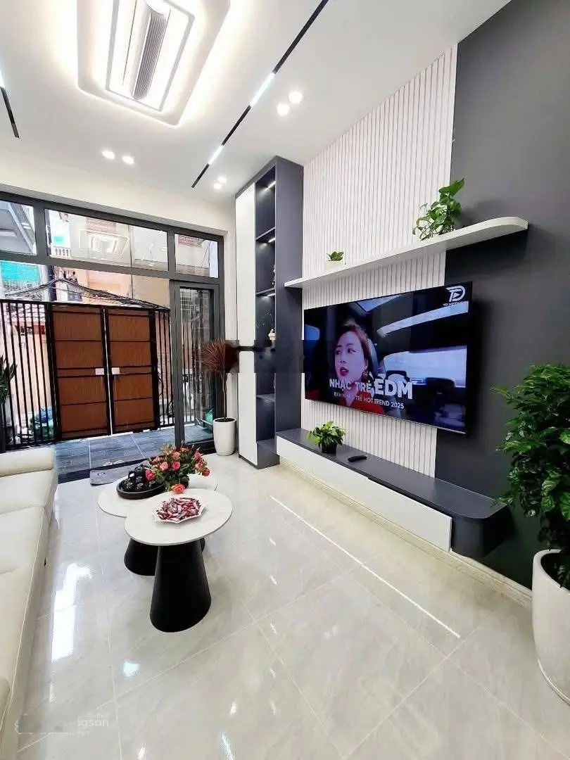 Nhà Đẹp Đội Cấn Gần Hồ Tây Không Gian Sống Đẳng Cấp!!