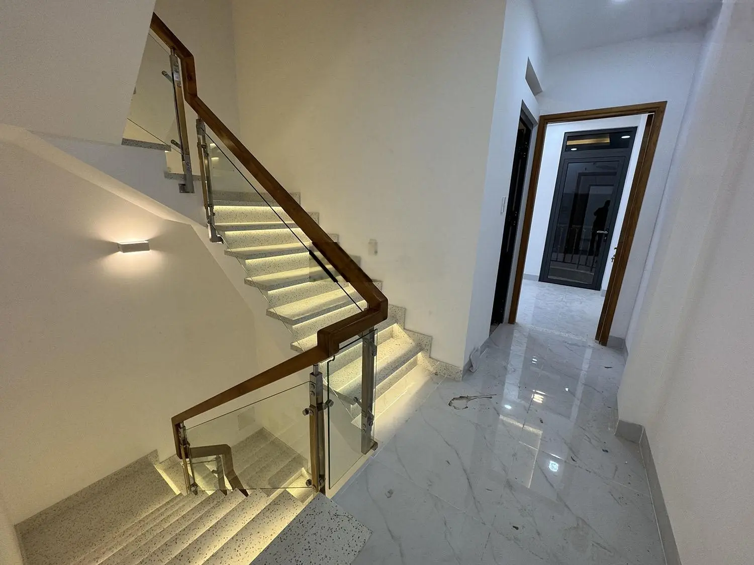 Tuyệt phẩm đẹp lung linh 3 lầu (4mx12m=48m2 vuông vức) mới 100% hẻm xe hơi khu VIP Hồ Xuân Hương