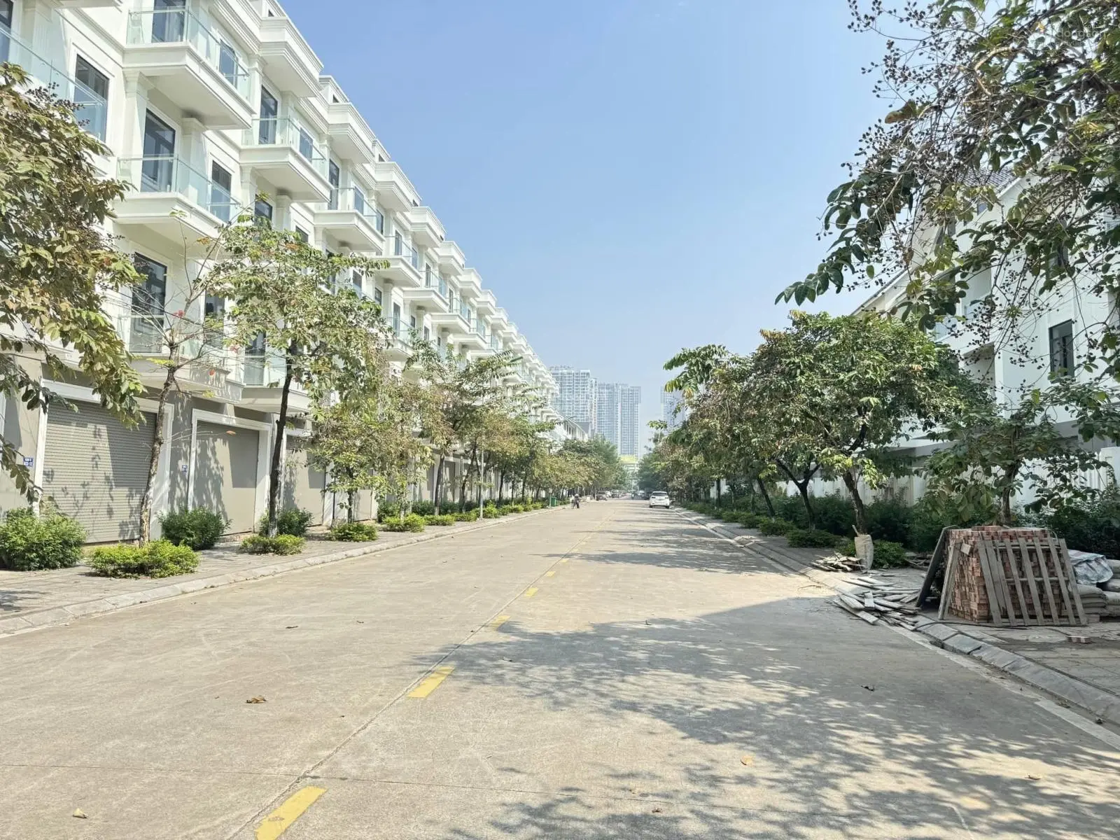Bán nhà giá sốc cho lô góc Geleximco Lê Trọng Tấn, 98m, MT 5m, 4 tầng, đối diện chợ, giá 19.3 tỷ