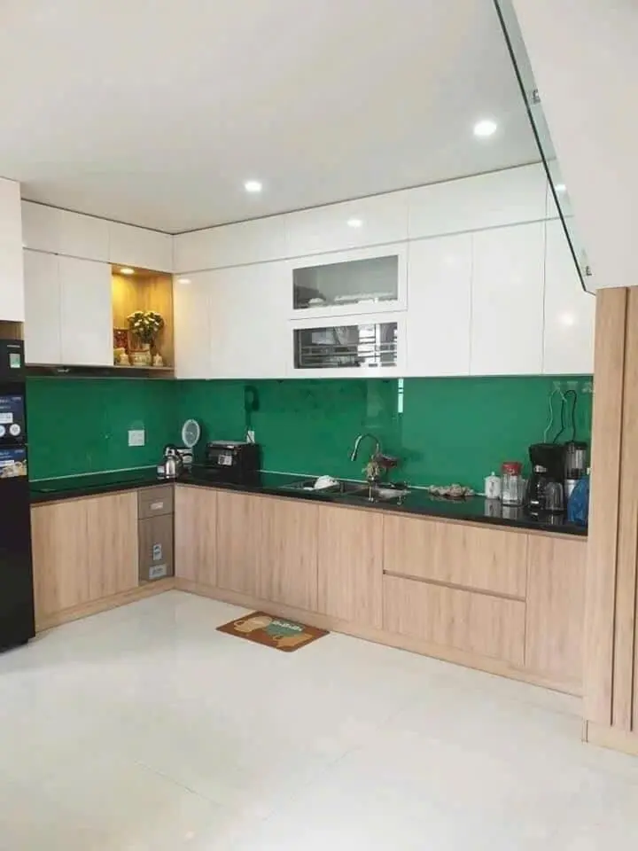 Bán nhà 3 Tầng Kẹp công Viên, dt 125m2, dòng tiền 10 - 15tr tháng. Vị trí đẹp, giá tốt