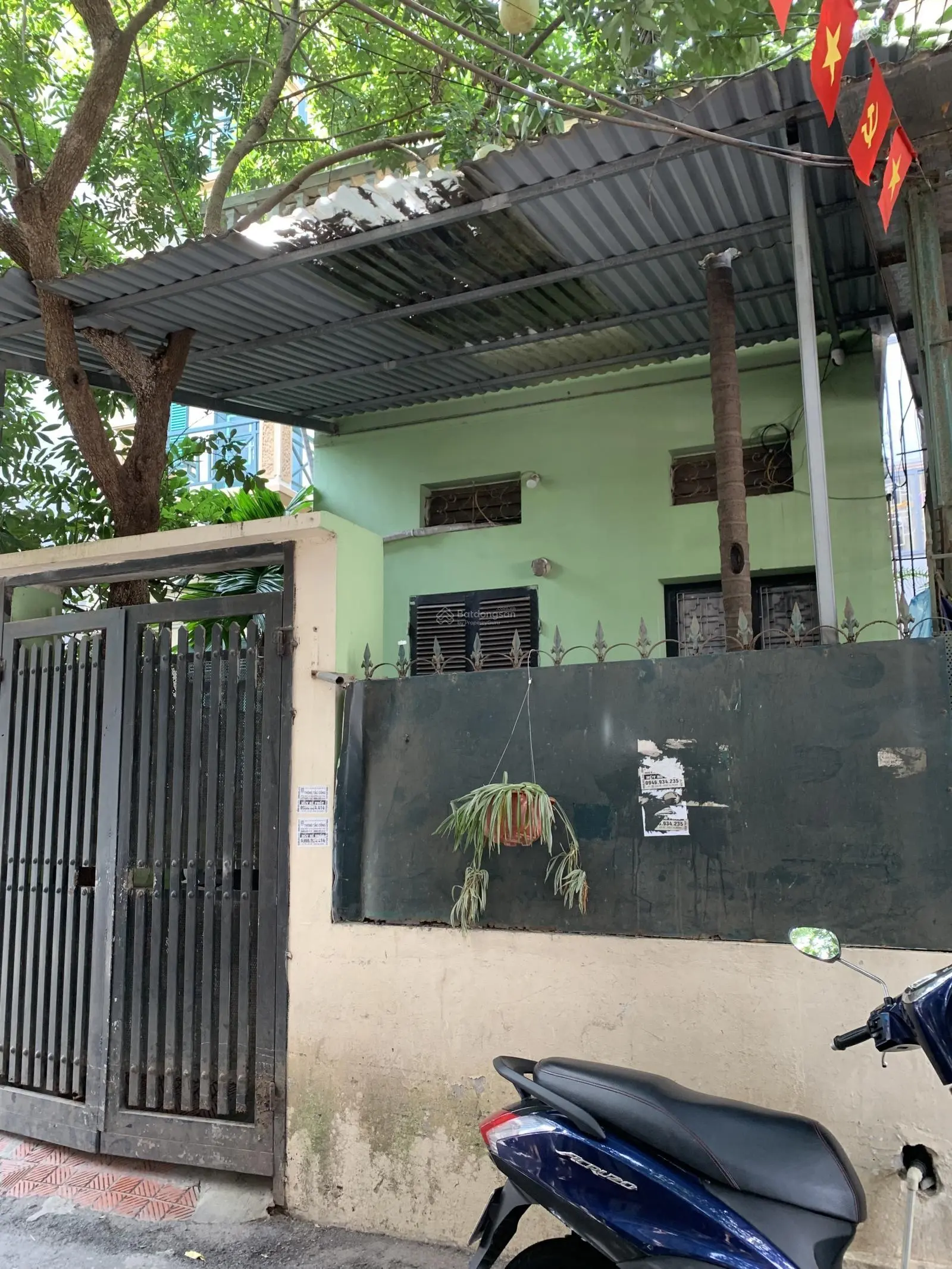 Chính chủ bán đất sẵn nhà 2 tầng ngõ 200 Âu Cơ, 65m2 mặt tiền 4.5m. Ngõ 3m, chỉ 7.5 tỷ còn bớt.