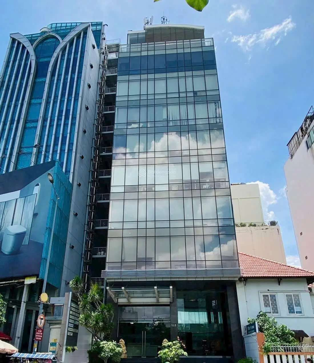Tòa nhà Nguyễn Thị Minh Khai, Quận 3 - DT: 16 x 35m, 560m2 - hầm 10 tầng - HĐT 1.5 tỷ - giá 168 tỷ