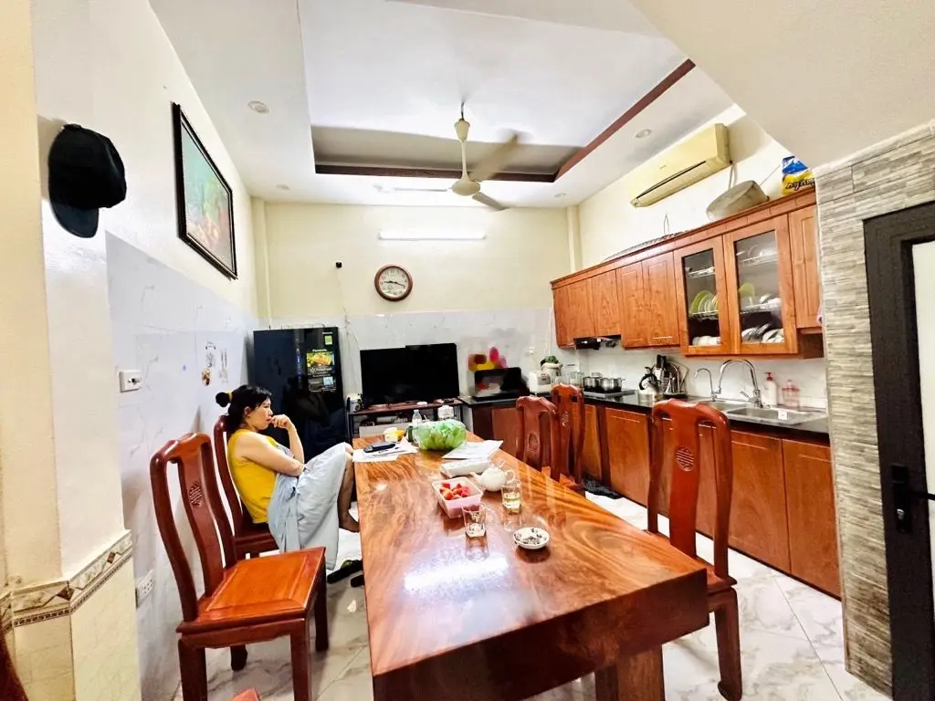 Bán nhà Trung Phụng, ô tô gần, ngõ 3m, DT 30tr/tháng, 35m2x6T, 5,99 tỷ