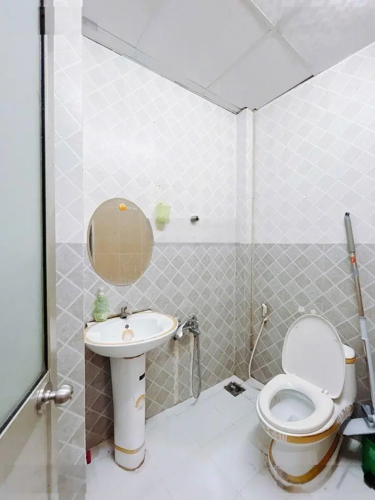 Xe hơi đậu trong nhà 4 tầng btct 60m2- 4,4*14- huỳnh tấn phát q7- chỉ nhĩnh 6 tỉ còn