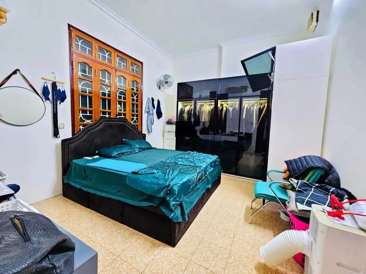 Bán đất phố Tam Trinh 200m2 MT 8m, đường nhựa ô tô tránh vỉa hè, KD sầm uất, 20 tỷ. LH: 0946 387 ***
