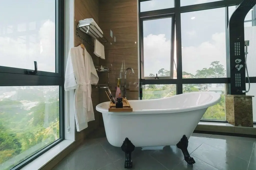 Khách Sạn 35 Phòng, Đường Khe Sanh, P10 Đà Lạt – Ngọc Anh