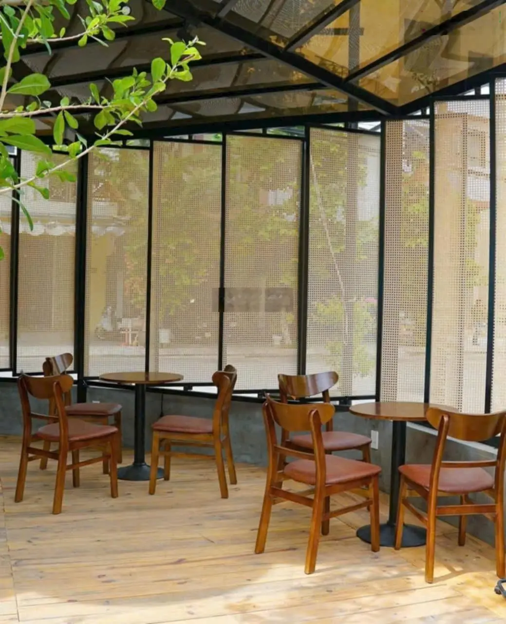 Hoàng Kế Viêm khu phố Tây - quán cafe lô góc 166m2, giá 35 tỷ thương lượng.