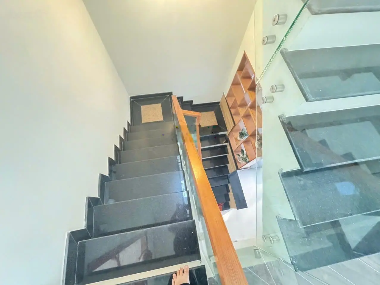 Mua nhanh nhà đẹp rẻ gần ngay Vinhome Quận 9