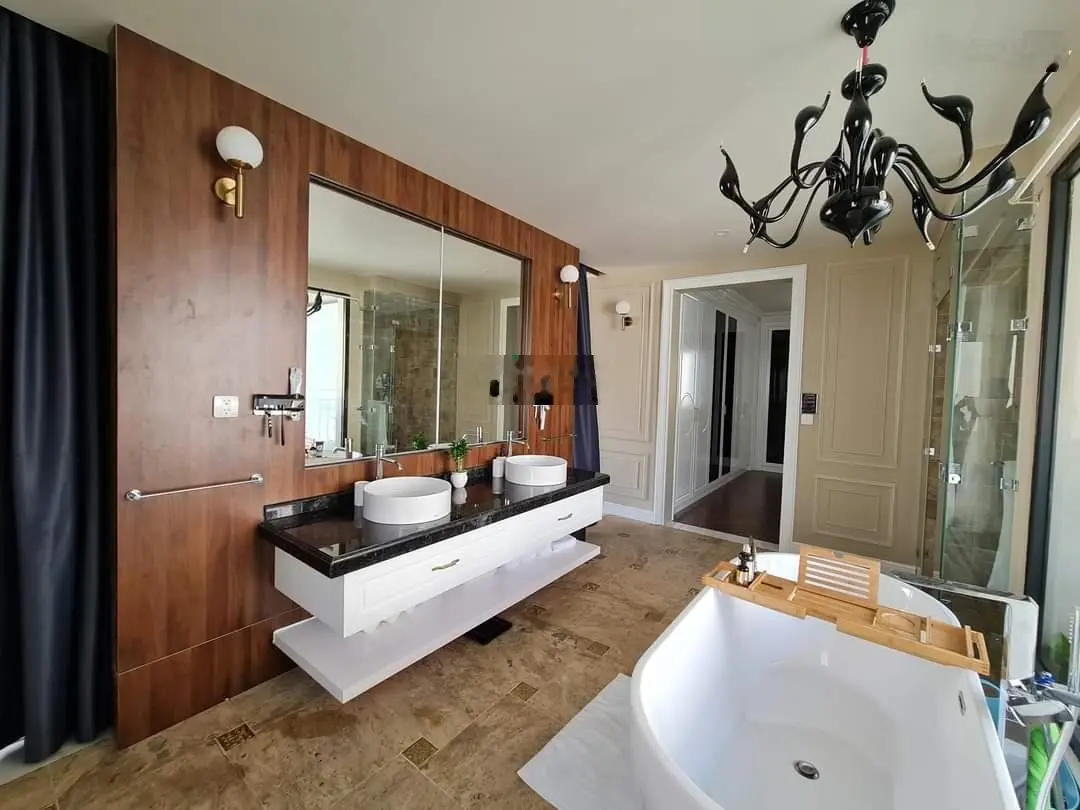 HOT! Biệt thự siêu VIP - Ngay Liên Phường - Tìm chủ mới - DT: 270m2 - Giá chỉ: 33 tỷ