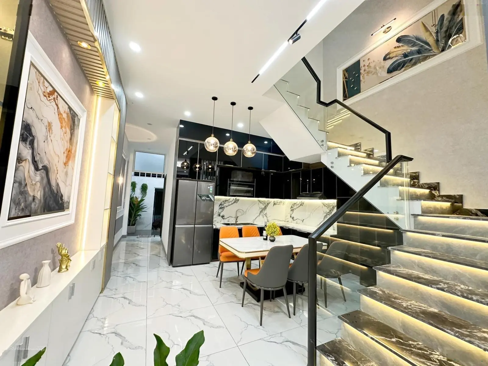 Bán nhà mới - siêu phẩm nhà phố 3 tầng lộ giới 19m
