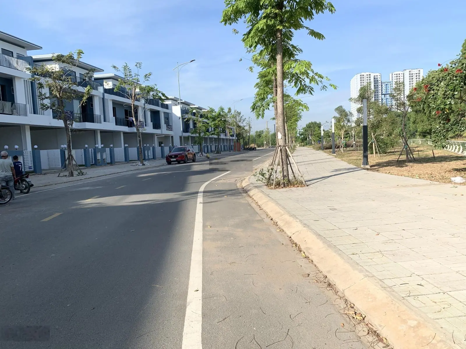 Cần bán căn biệt thự liền kề 245,7m2, giá 16,5tỷ Thăng Long Home Hưng Phú, giá rẻ nhất khu.