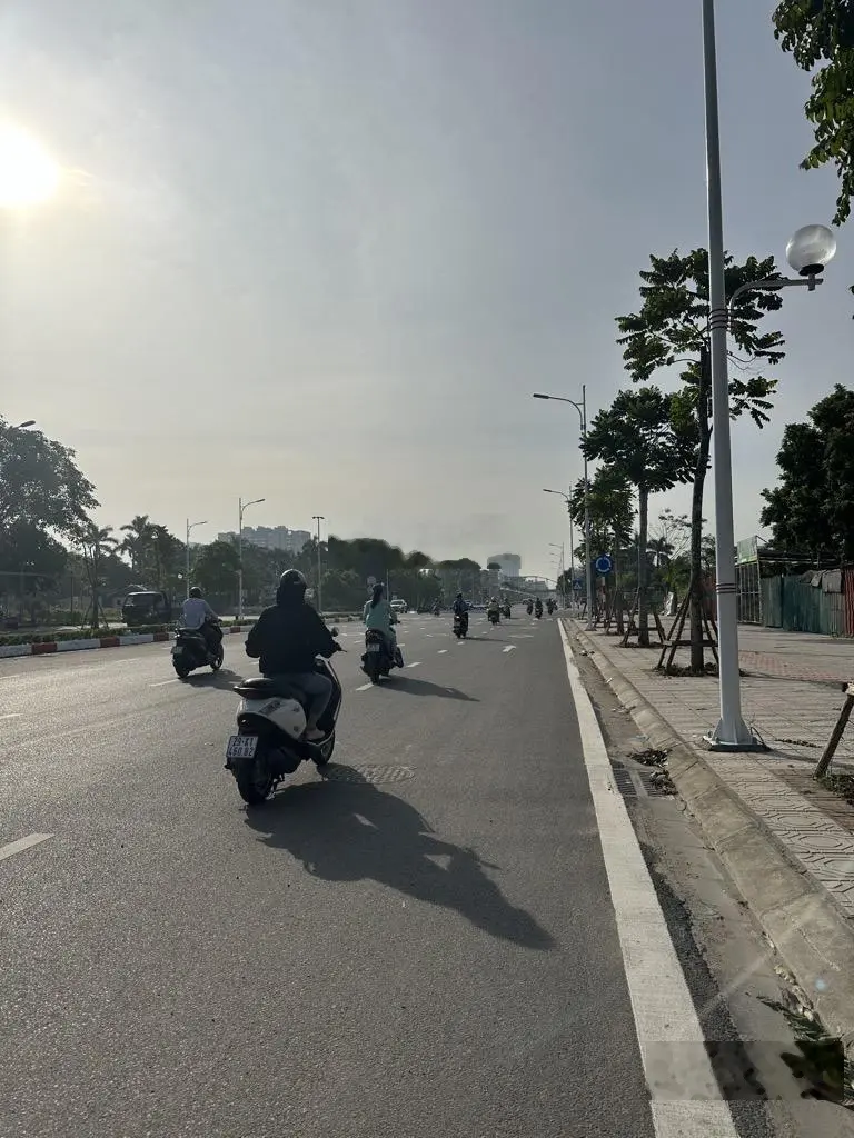 Bán nhà view hồ phố Ngọc Thuỵ 50m2, 2 tầng, mặt tiền 8.4 m, 12.9 tỷ