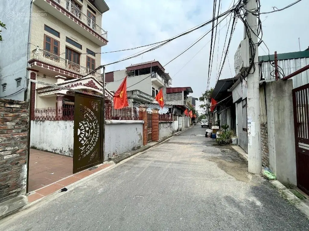 Bán đất lại hoàng, yên thường, gl, ngõ thông, ôtô tránh chạy vòng quanh dt 56m, mt 4.5m, giá đt.