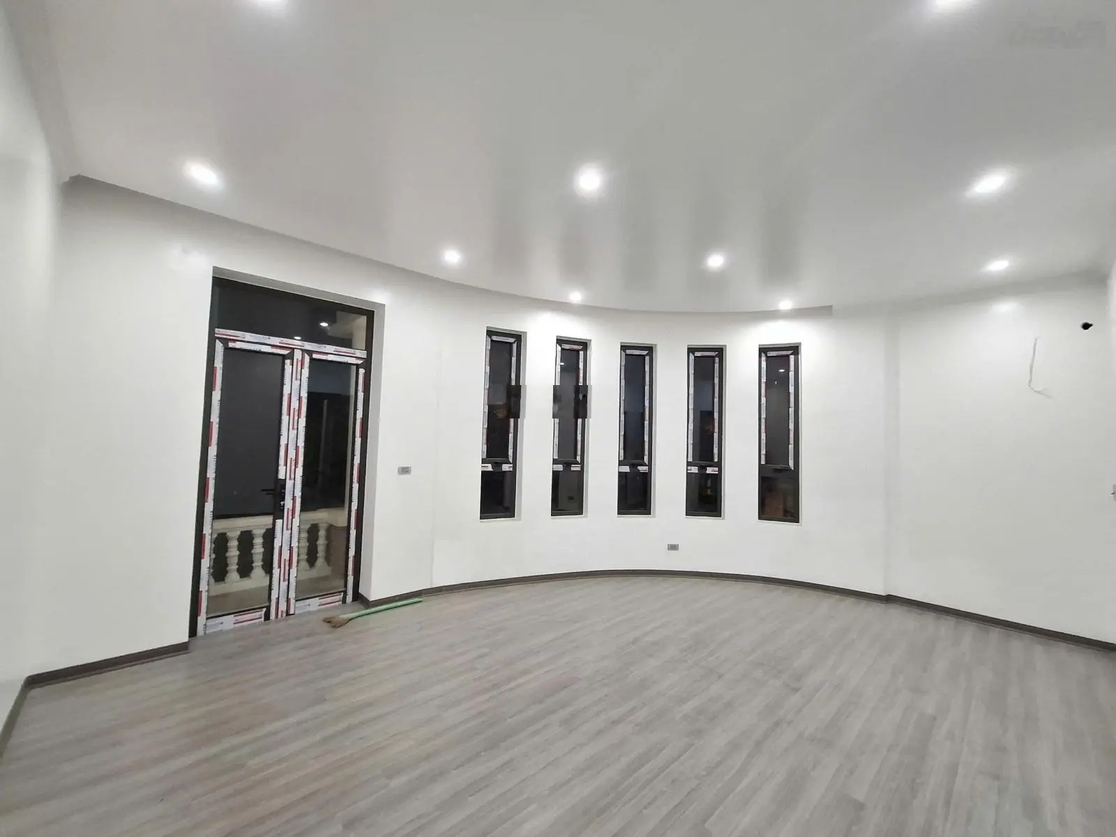Bán nhà lô góc mặt đường Lê Ngọc Hân và Trần Cao Vân, khu Bãi vượt, thành phố Nam Định